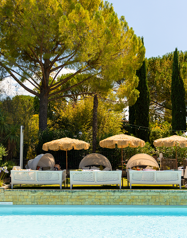 Bord de piscine